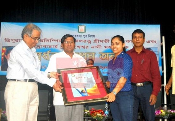 AMC felicitates Khel Ratna Dipa & coach Bisweswar Nandi in empty hands 